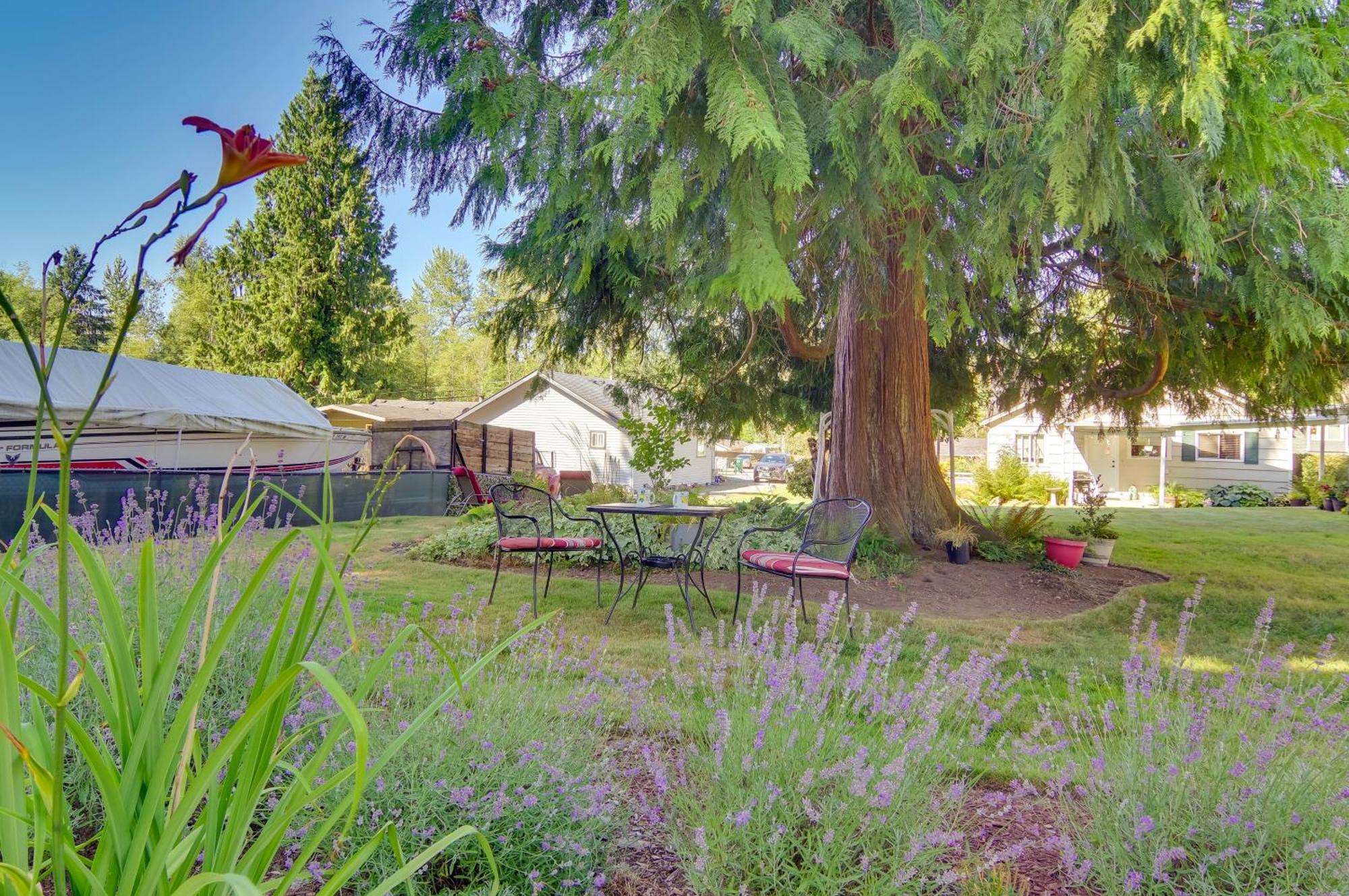 Charming Updated Retreat Walk To Lake Stevens! Kültér fotó